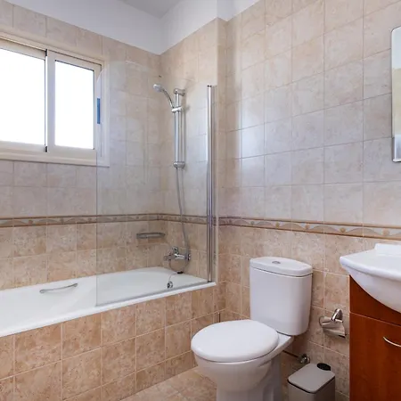 Apartment Zest By Nomads Paphos
